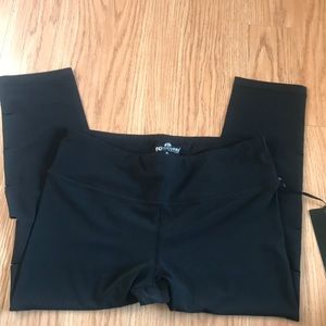 NWT black Capri workout leggings